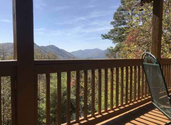 A Perfect View Rental Cabin near 12 Spies Vineyards