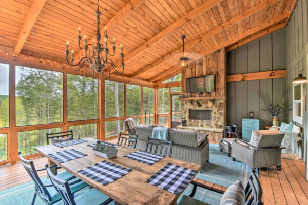 Cork & Creek Cottage Rental near Ott Farms and Vineyard