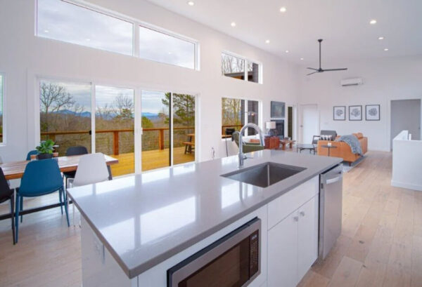 Modern Eco-Friendly Rental with Stunning Mountain Views