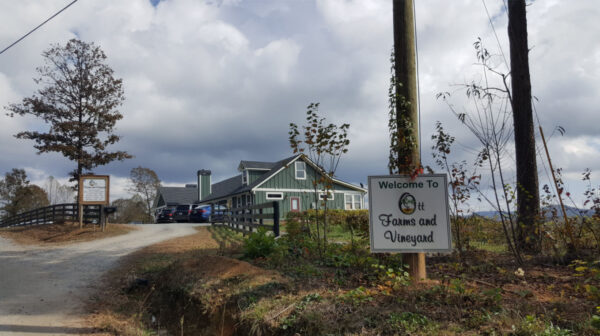 Entrance to Ott Farms and Vineyard