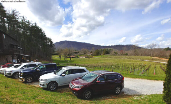Stonewall Creek Vineyard parking area and vines