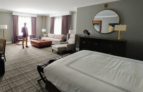 Chateau Elan King Corner Room 2020 09 - GaMountainsGuide.com