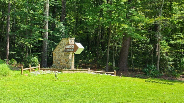 Sign to Unicoi Lodge in North GA
