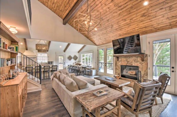 Luxury Retreat in Renovated Lake Burton Rental House