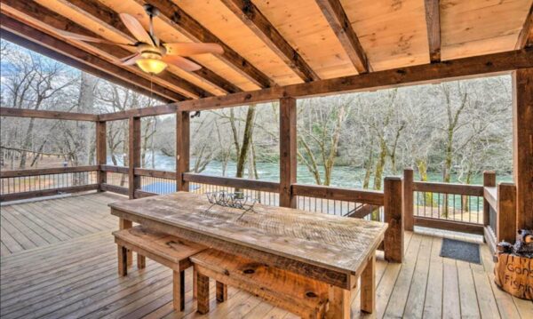 Log Cabin Rental on the Toccoa River near Blue Ridge