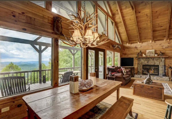 Black Bear Den Rental Cabin near Clayton GA