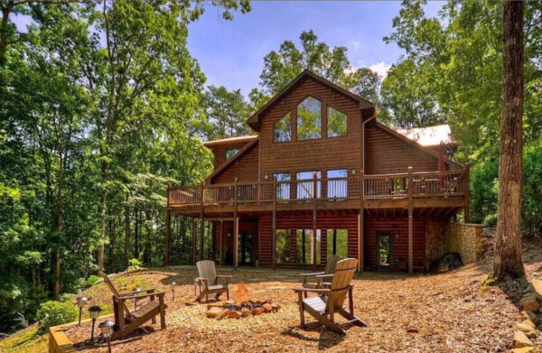 Large Luxury Log Cabin near Blue Ridge