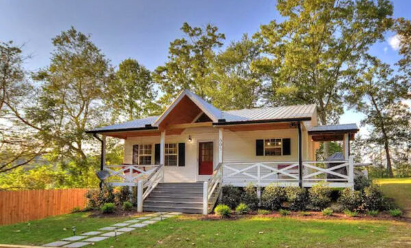 The Farmhouse Cabin Rental with EV Charger