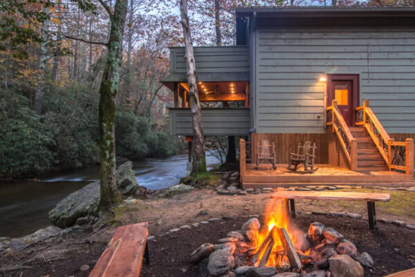 Helen Chattahoochee Rental "A River Runs Thru It"