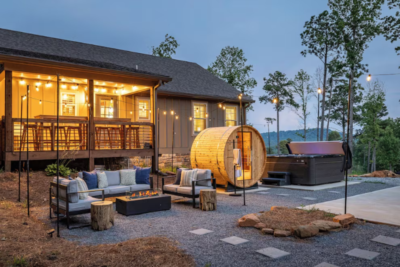 Twisted Oak cabin with a cowboy pool and outdoor wellness area in Talking Rock