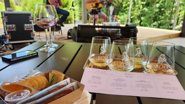 Roo Mountain Vineyards Wine Flight Charcuterie