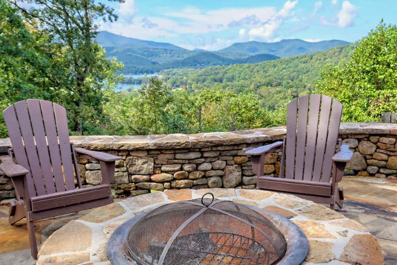 Majestic Mountain Retreat cabin near Bell Mountain and Lake Chatuge in Hiawassee