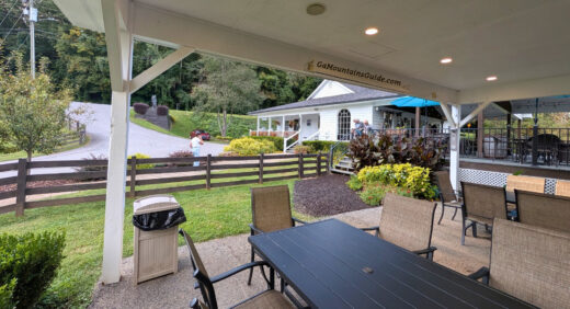 Covered patio with tables and chairs at Accent Cellars in Dahlonega in October
