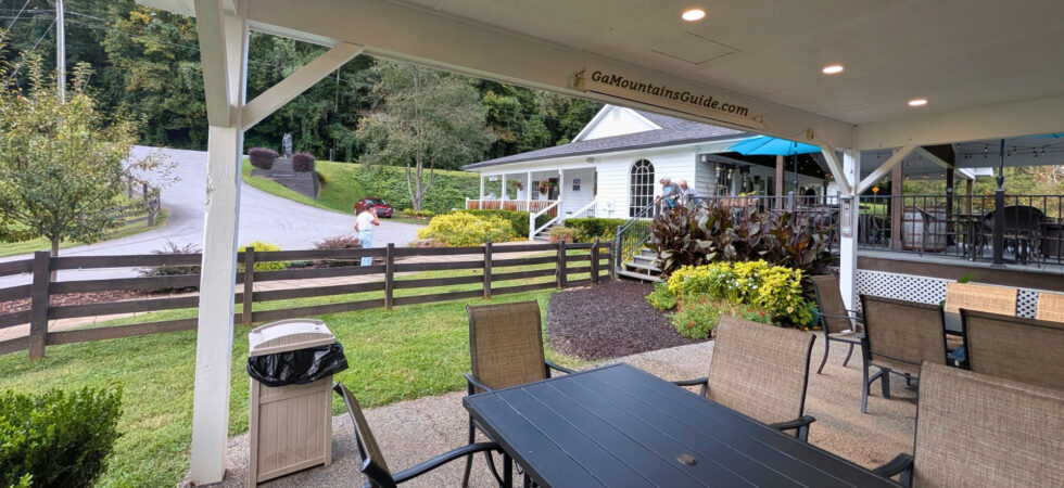 Covered patio with tables and chairs at Accent Cellars in Dahlonega in October