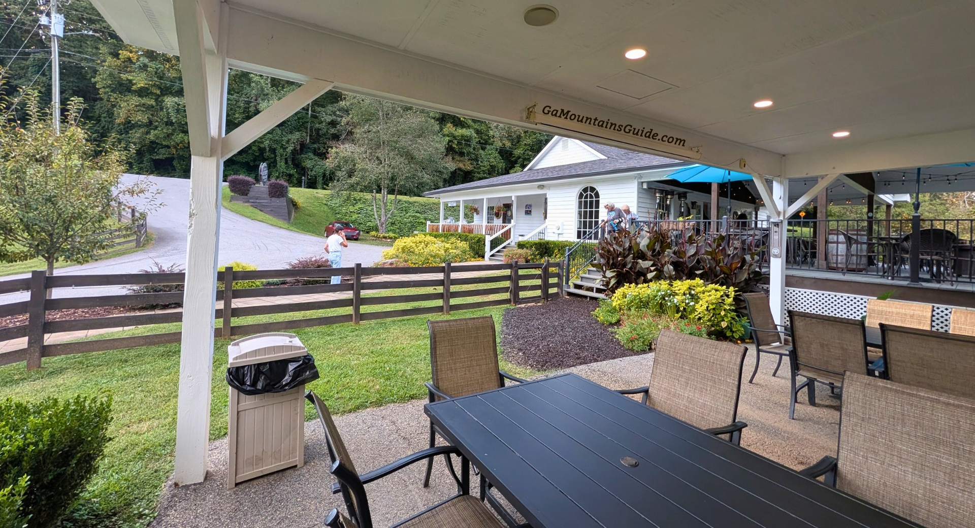 Covered patio with tables and chairs at Accent Cellars in Dahlonega in October